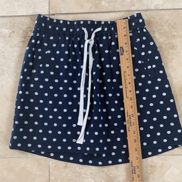 EUC Loft navy blue white polka dot mini skirt  sz 4   W/ pockets elastic waist. - Picture 13 of 13